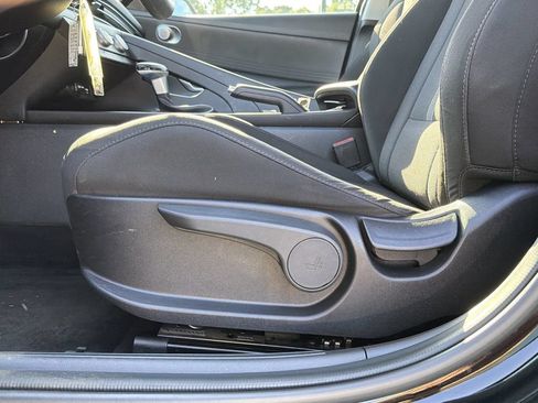 Used 2023 Hyundai Elantra SE FWD image 19