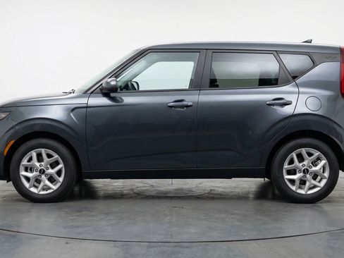 Used 2025 Kia Soul LX w/ LX Technology Package FWD image 5