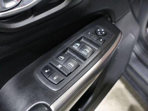 Used 2019 Jeep Cherokee Limited image 13