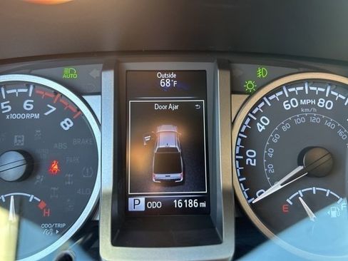 Used 2023 Toyota Tacoma TRD Sport image 8