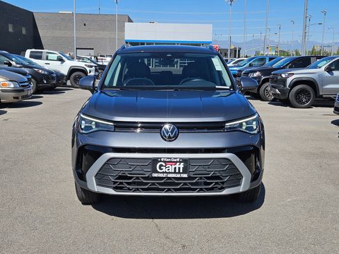 Used 2025 Volkswagen Taos SE AWD/4WD image 9