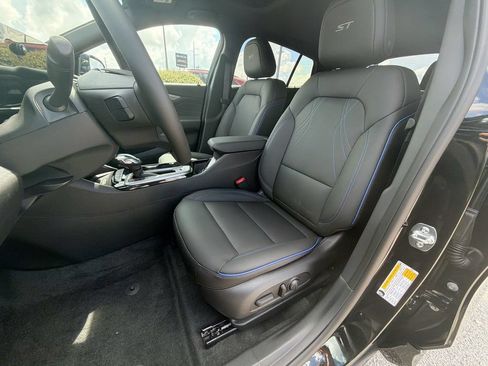 New 2026 Buick Envista Sport Touring w/ Convenience I Package FWD image 24
