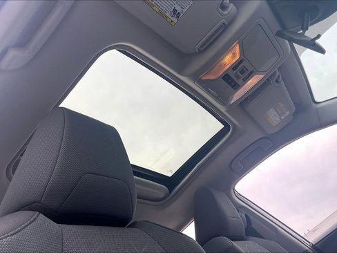 Used 2020 Toyota RAV4 XLE image 27