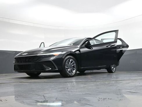 Used 2024 Hyundai Elantra SEL image 44