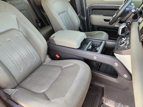 Used 2021 Land Rover Defender 110 SE image 13