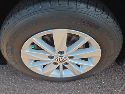 Used 2016 Volkswagen Golf S FWD image 12