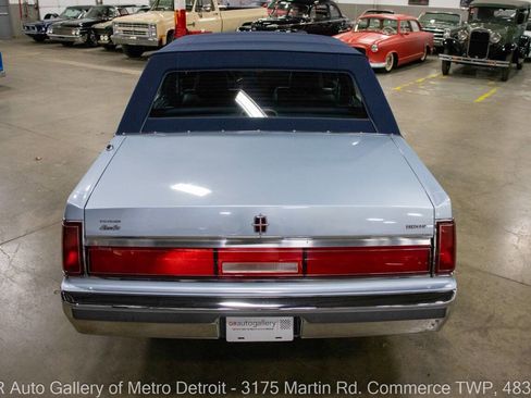 Used 1986 Lincoln Town Car image 5
