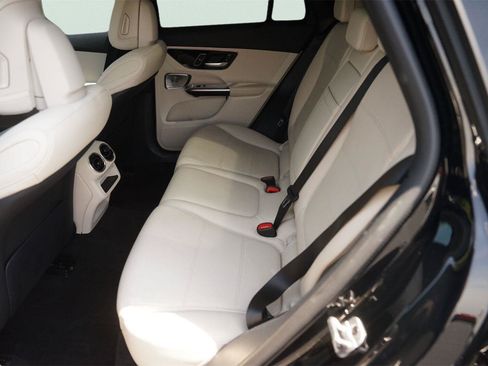 Used 2025 Mercedes-Benz GLC 350e 4MATIC image 13