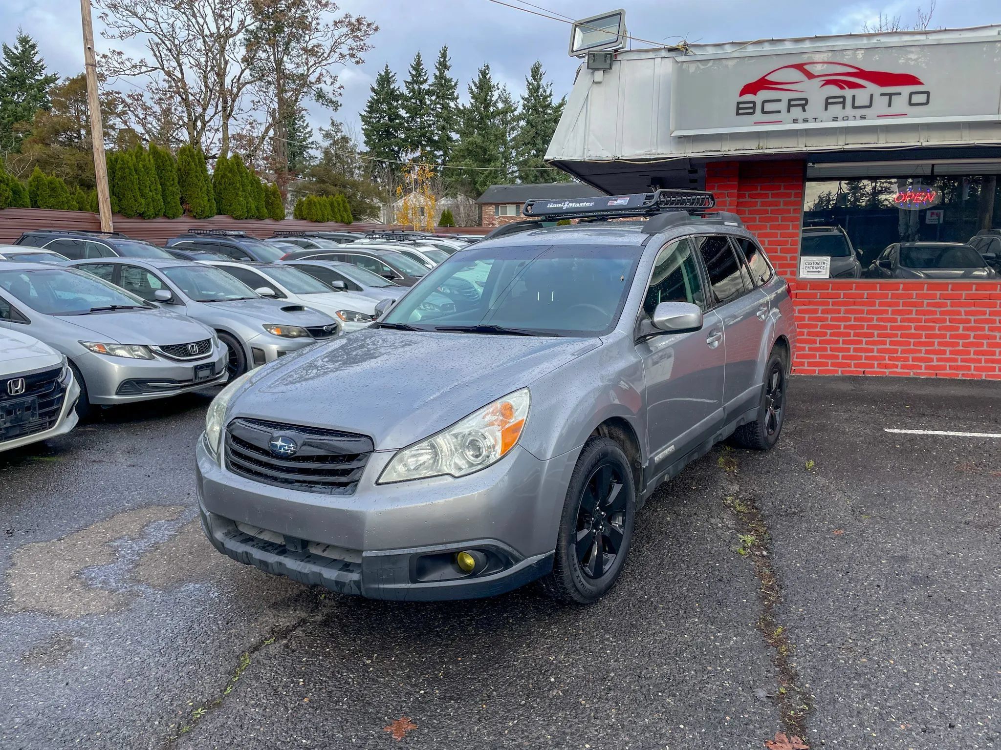 Used 2010 Subaru Outback 2.5i Premium AWD/4WD image 1