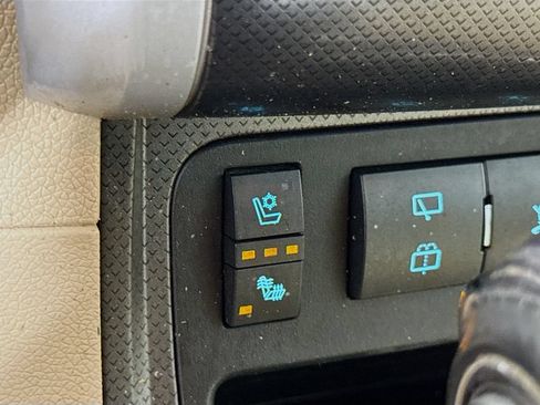 Used 2010 Chevrolet Traverse LTZ FWD image 18