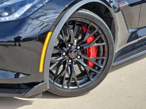 Used 2016 Chevrolet Corvette Z06 w/ 3LZ Preferred Equipment Group image 7