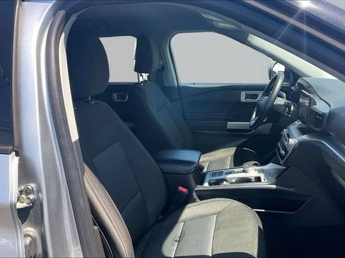 Certified 2024 Ford Explorer XLT RWD image 7