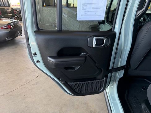 Used 2023 Jeep Wrangler Unlimited AWD/4WD image 26