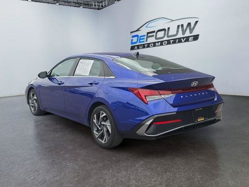 Used 2025 Hyundai Elantra SEL FWD image 5
