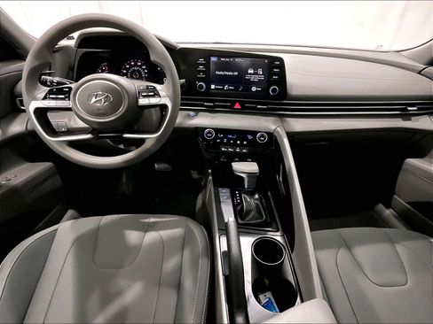 Used 2023 Hyundai Elantra SEL w/ Cargo Package image 21