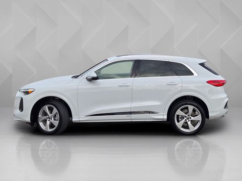 Used 2025 Audi Q5 Premium Plus AWD/4WD image 3