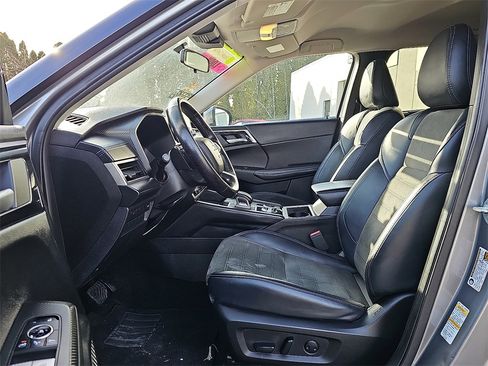 Used 2024 Mitsubishi Outlander SE image 15