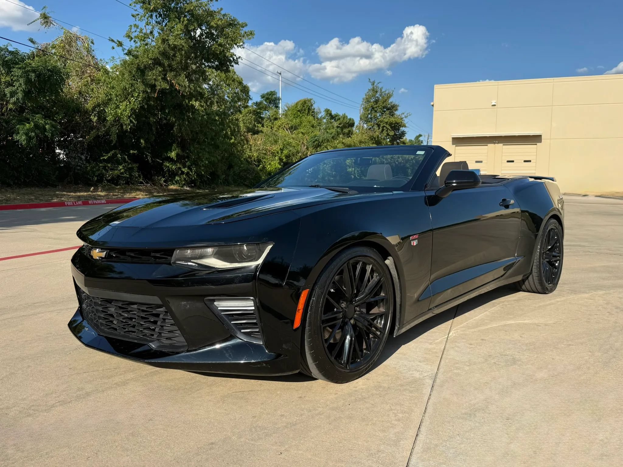 Used 2018 Chevrolet Camaro SS RWD image 4