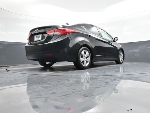 Used 2013 Hyundai Elantra GLS w/ Preferred Pkg image 28