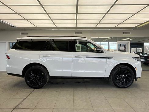 New 2026 Lincoln Navigator Reserve w/ Jet Appearance Package image 4