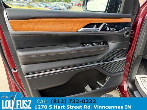 Used 2024 Jeep Grand Wagoneer Series III w/ Flexible Seating Group AWD/4WD image 19