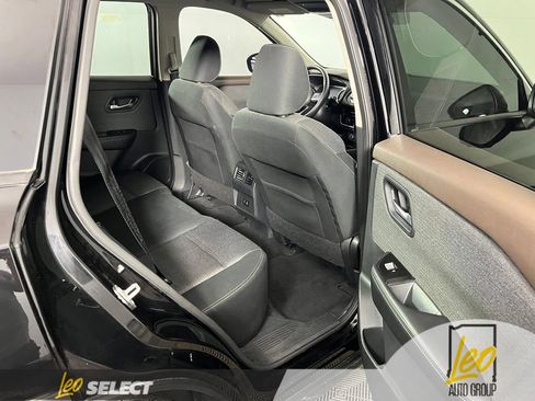 Used 2021 Nissan Rogue SV AWD/4WD image 12