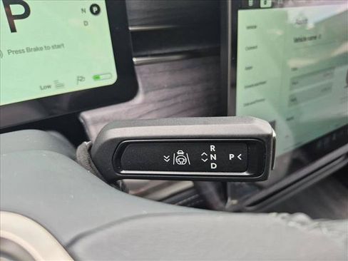 Used 2024 Rivian R1S Adventure AWD/4WD image 12