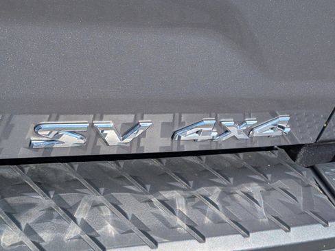 Used 2021 Nissan Titan SV w/ SV Convenience Package image 6