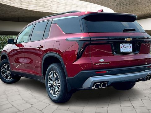 New 2026 Chevrolet Traverse LT w/ Driver Confidence Package FWD image 3