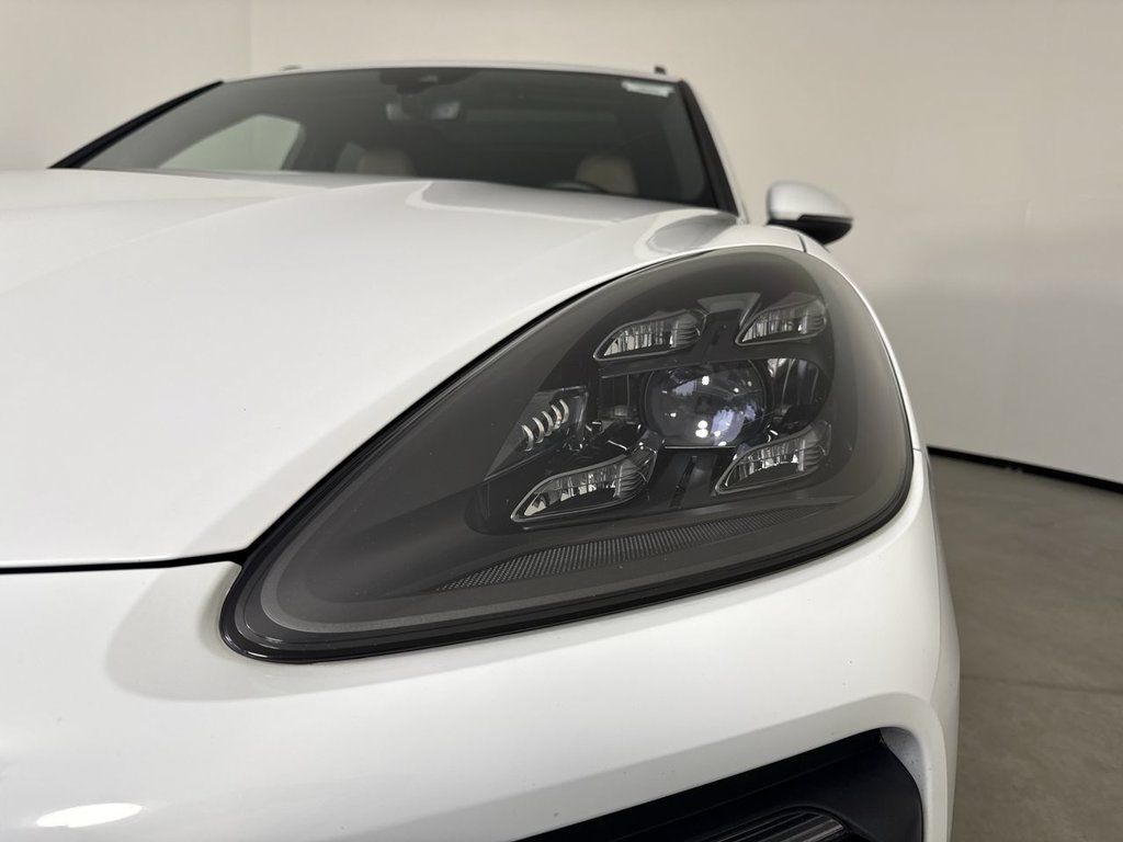 Certified 2023 Porsche Cayenne S Platinum w/ Premium Package Plus AWD/4WD image 11