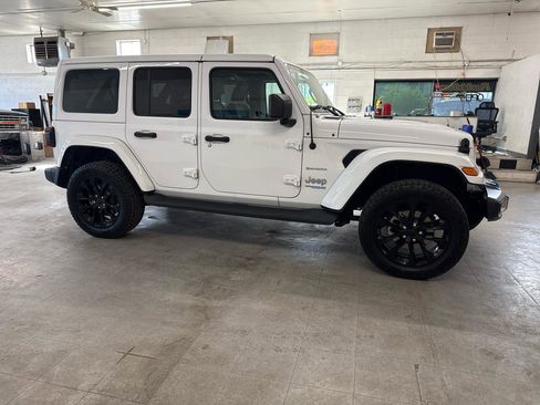 Used 2022 Jeep Wrangler Unlimited Sahara w/ Cold Weather Group AWD/4WD image 5