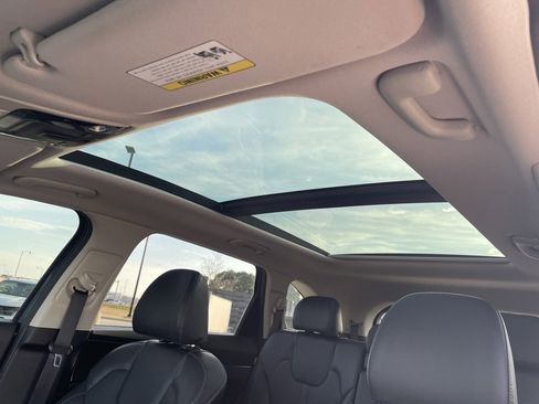 Used 2025 Kia Sorento S w/ Panoramic Sunroof Package image 26