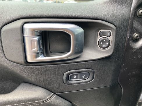 Used 2022 Jeep Wrangler Unlimited Sahara AWD/4WD image 21