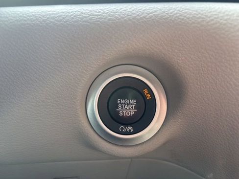 Used 2023 Chrysler Pacifica Touring-L FWD image 20