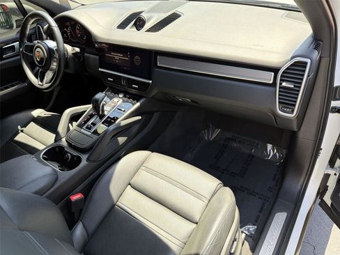 Used 2022 Porsche Cayenne S AWD/4WD image 13