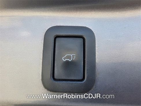 Used 2019 Toyota Highlander XLE image 14