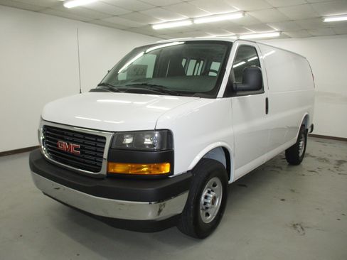 New 2026 GMC Savana 3500 RWD image 1