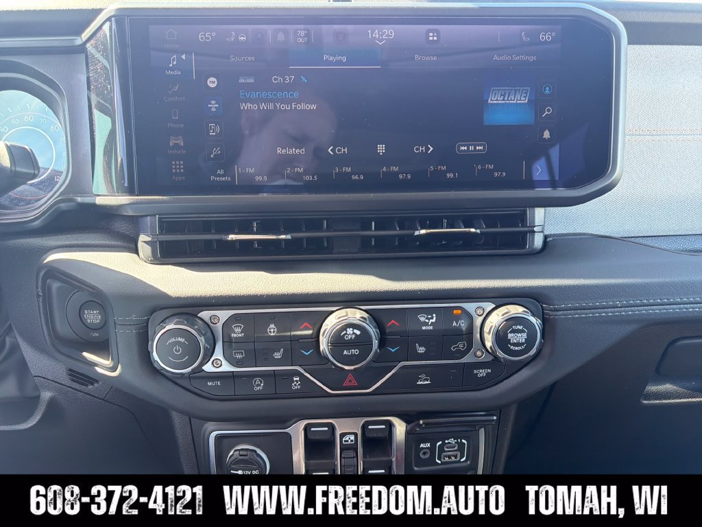 Used 2026 Jeep Wrangler Unlimited Sahara AWD/4WD image 18