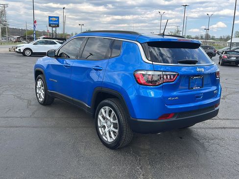Used 2024 Jeep Compass Latitude AWD/4WD image 3