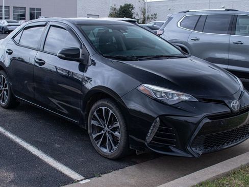 Used 2019 Toyota Corolla XSE image 3