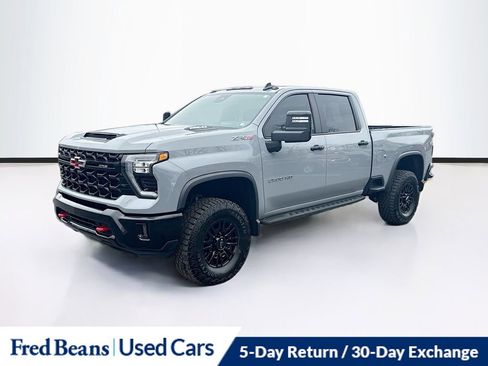 Used 2024 Chevrolet Silverado 2500 ZR2 w/ Technology Package image 3