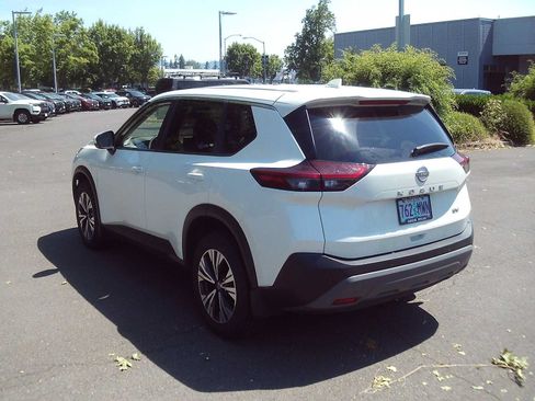 Used 2023 Nissan Rogue SV FWD image 3