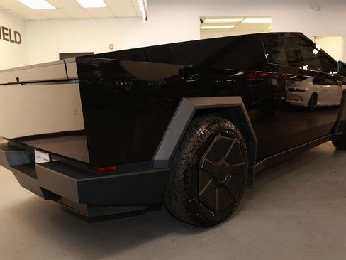 Used 2024 Tesla Cybertruck AWD Crew Cab image 9