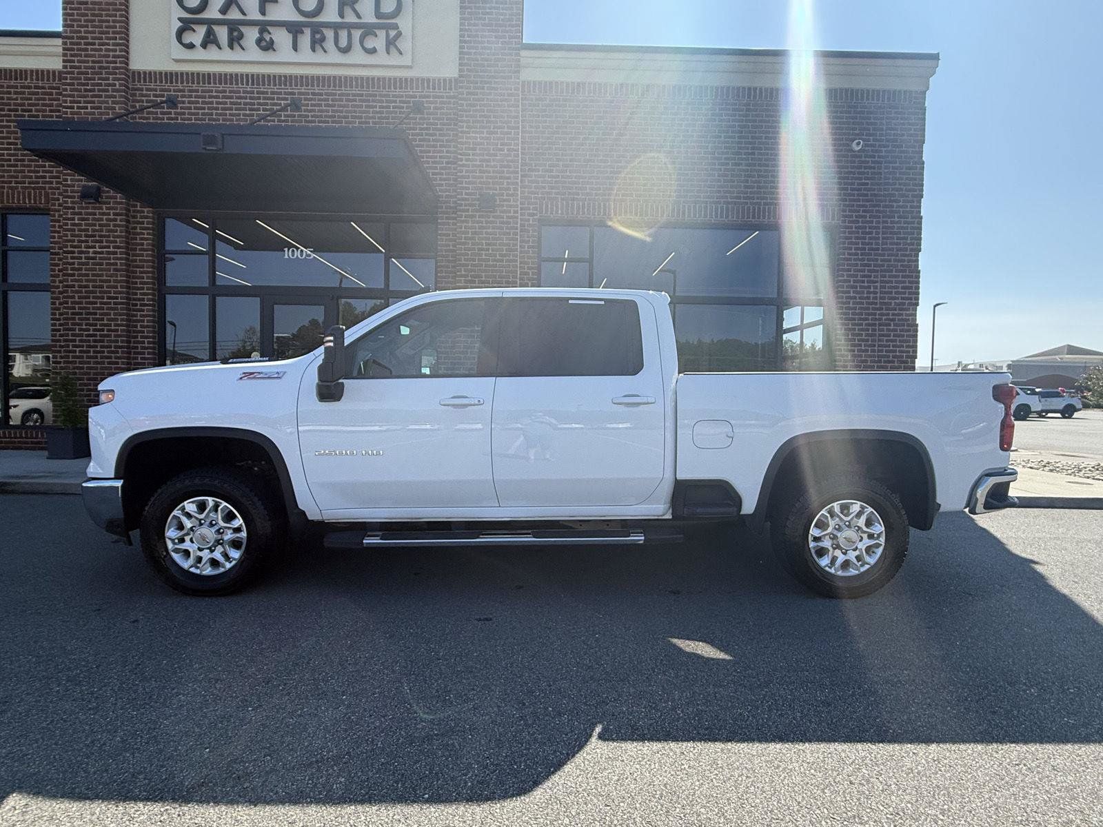 Used 2025 Chevrolet Silverado 2500 LT AWD/4WD image 3