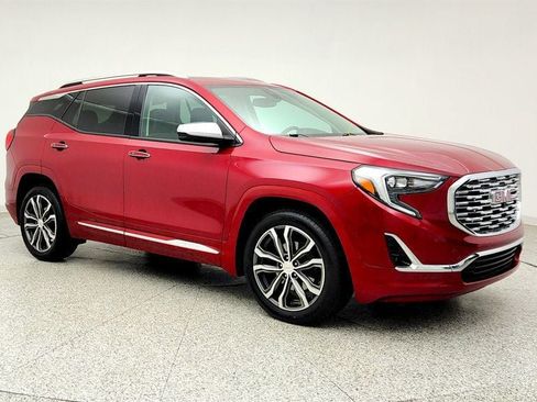 Used 2020 GMC Terrain Denali w/ Denali Premium Package FWD image 3