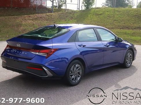 Used 2024 Hyundai Elantra SEL FWD image 7