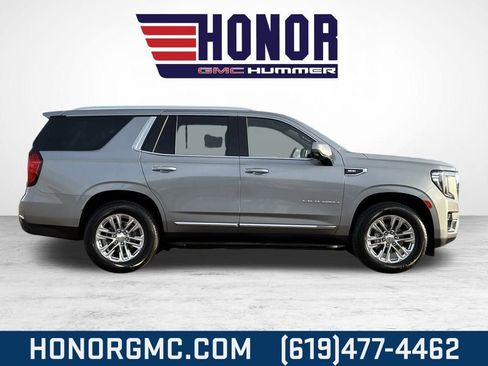 Used 2023 GMC Yukon SLT w/ SLT Premium Package image 2