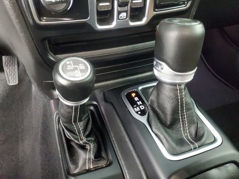 Used 2021 Jeep Wrangler Unlimited Sahara AWD/4WD image 17
