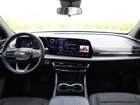 Used 2024 Chevrolet Traverse LT FWD image 11