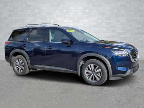 Used 2022 Nissan Pathfinder SL image 1